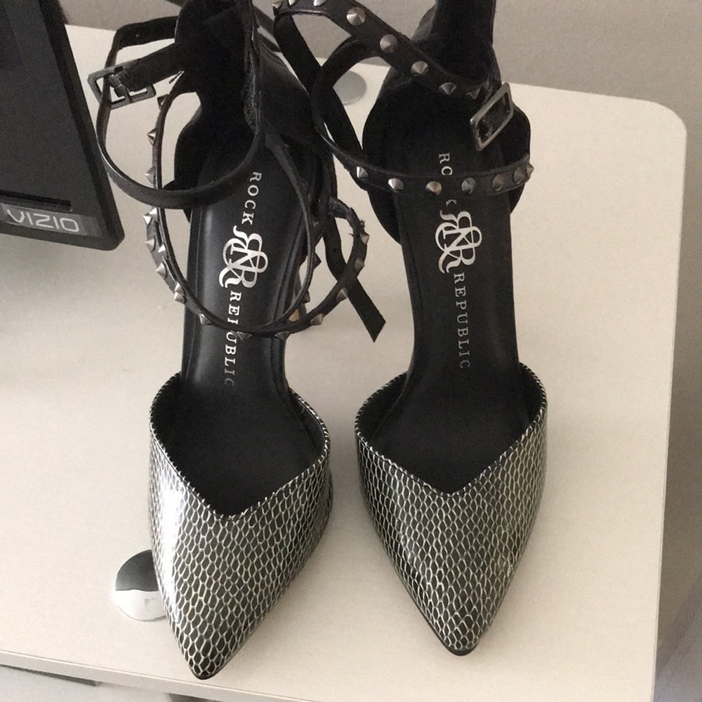 High Heels 👠 - Picture 2 of 5
